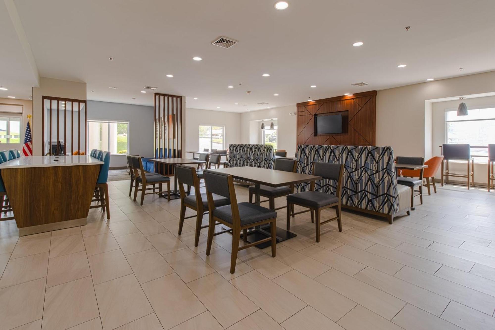 Holiday Inn Express Hartford-Newington By Ihg Exterior foto