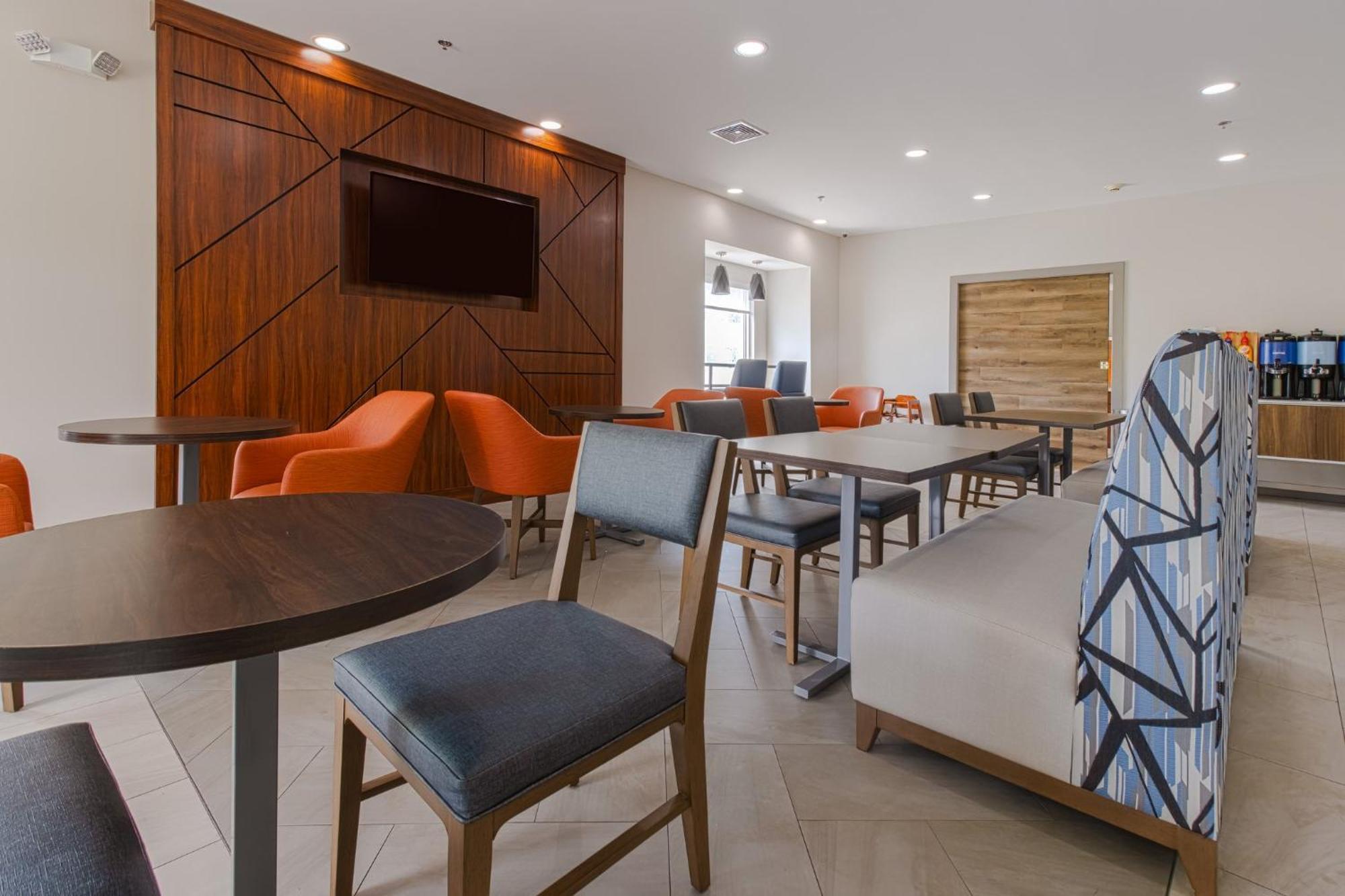 Holiday Inn Express Hartford-Newington By Ihg Exterior foto