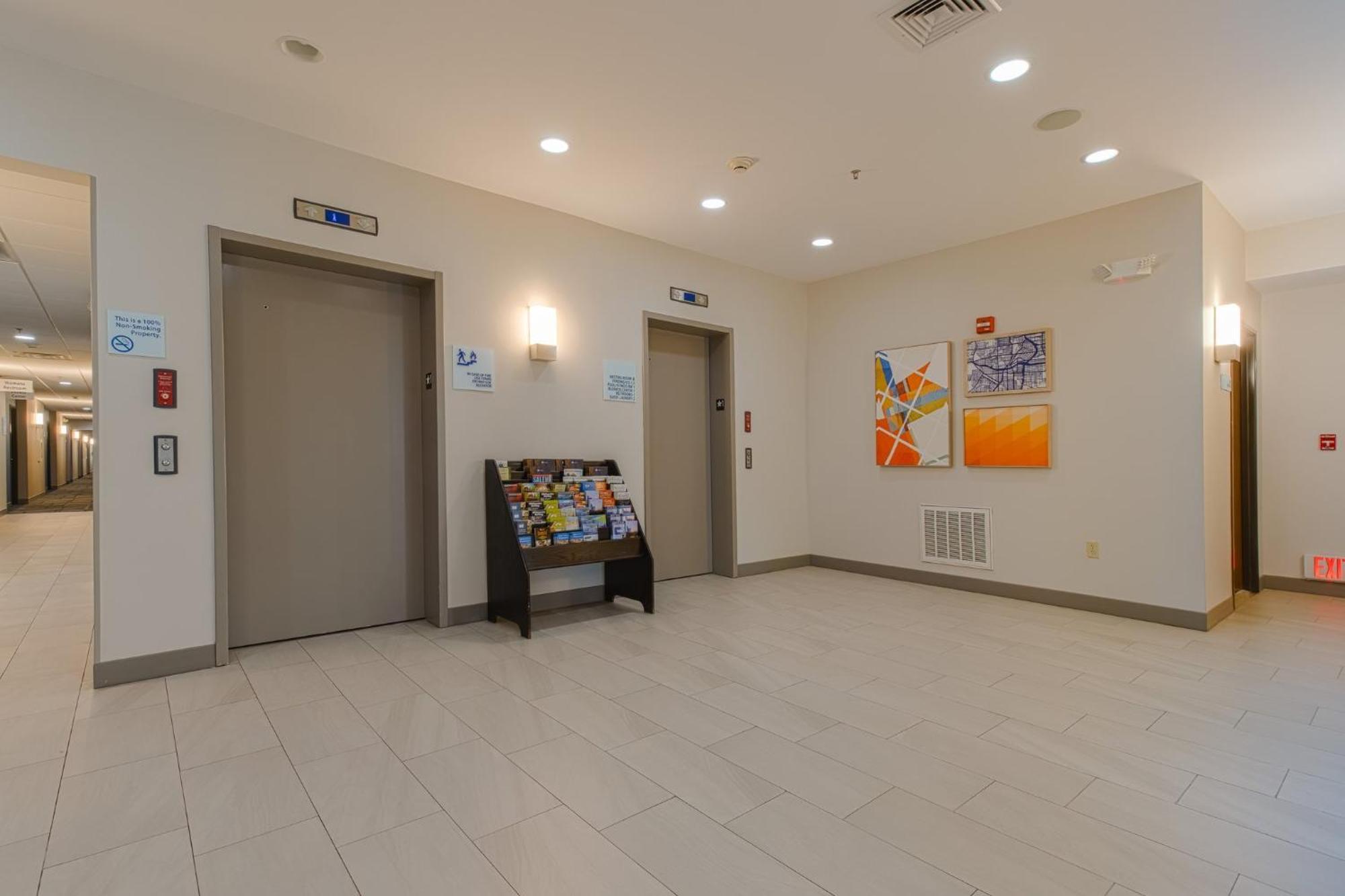 Holiday Inn Express Hartford-Newington By Ihg Exterior foto